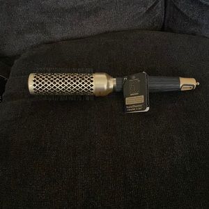 NWT Olivia Garden nanothermic round brush 1 1/4”